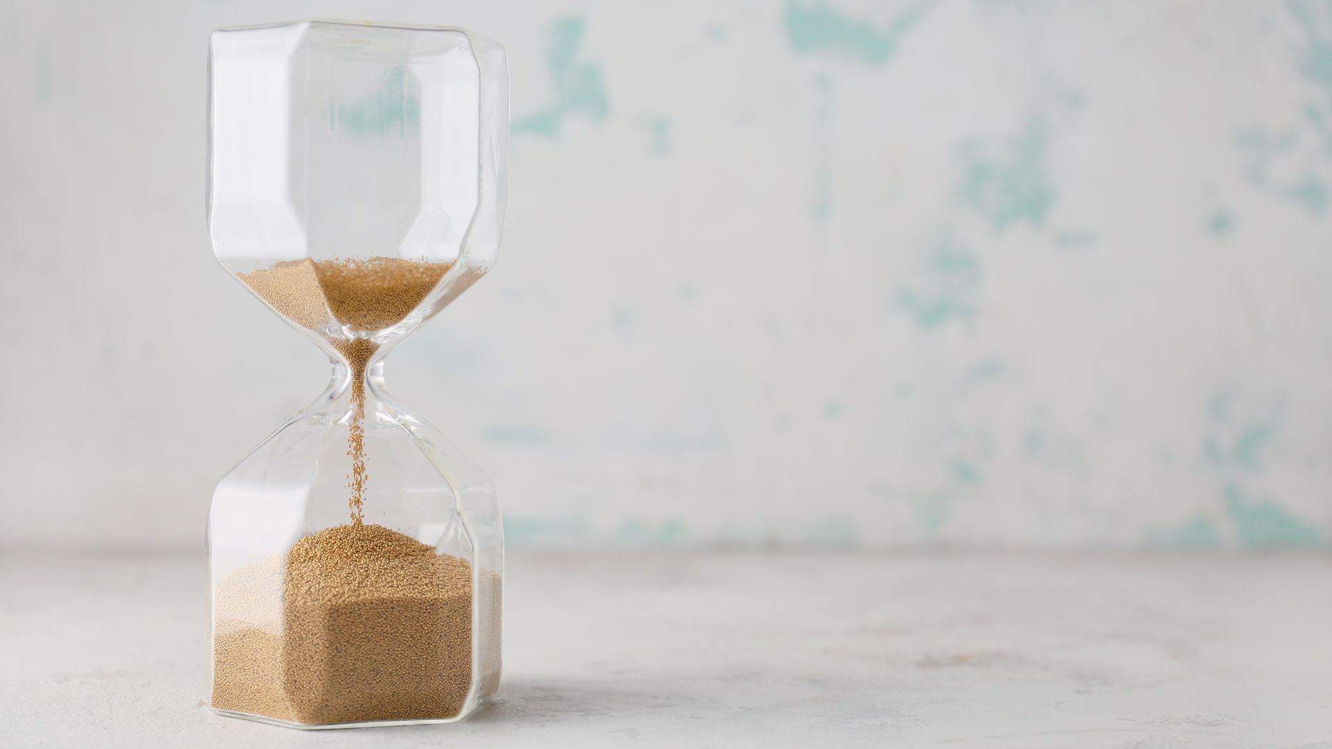 Clessidra che sta finendo il tempo